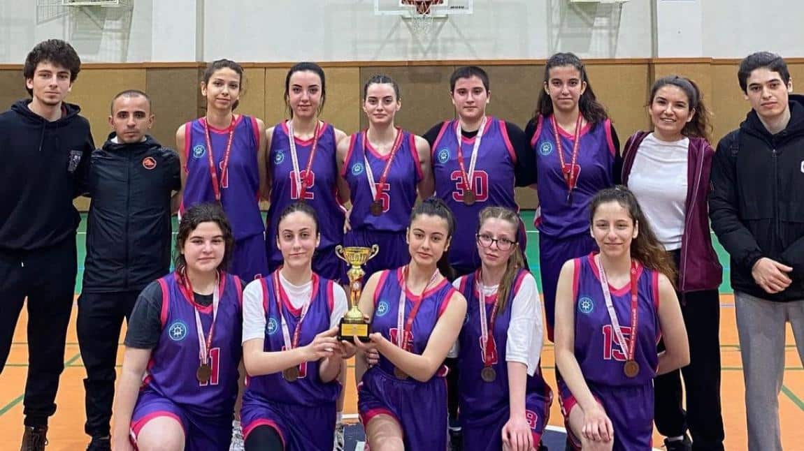 Kız Basketbol Takımımızın 3.lük Başarısı!